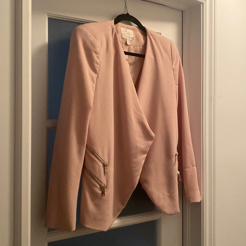 2/25$ Light pink blazer with shoulder